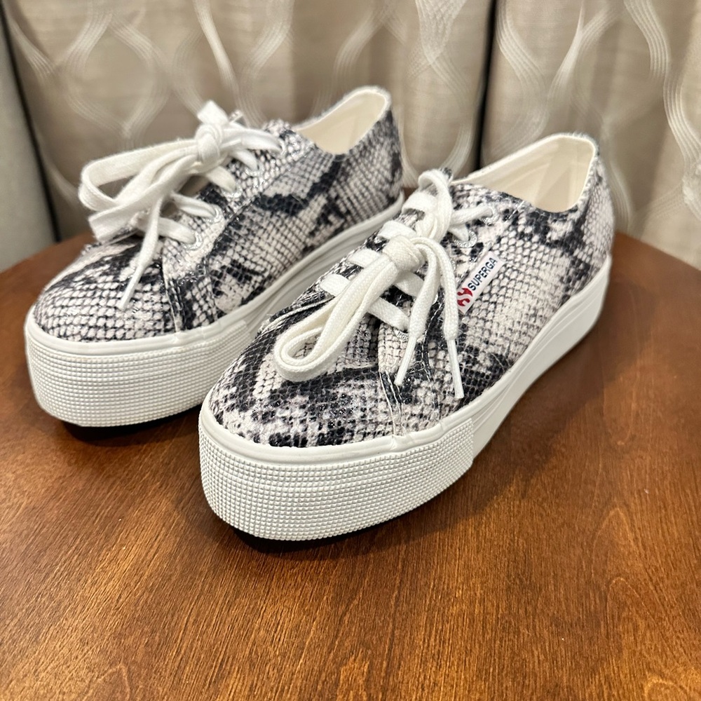 Superga Platform Snakeskin Print Lace Up Women’s Sneakers Size 6